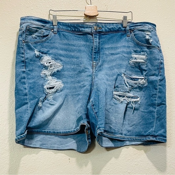 Lane Bryant Signature Fit Boyfriend Midi Denim Short - Destructed Medium Wash 24 - Picture 3 of 9